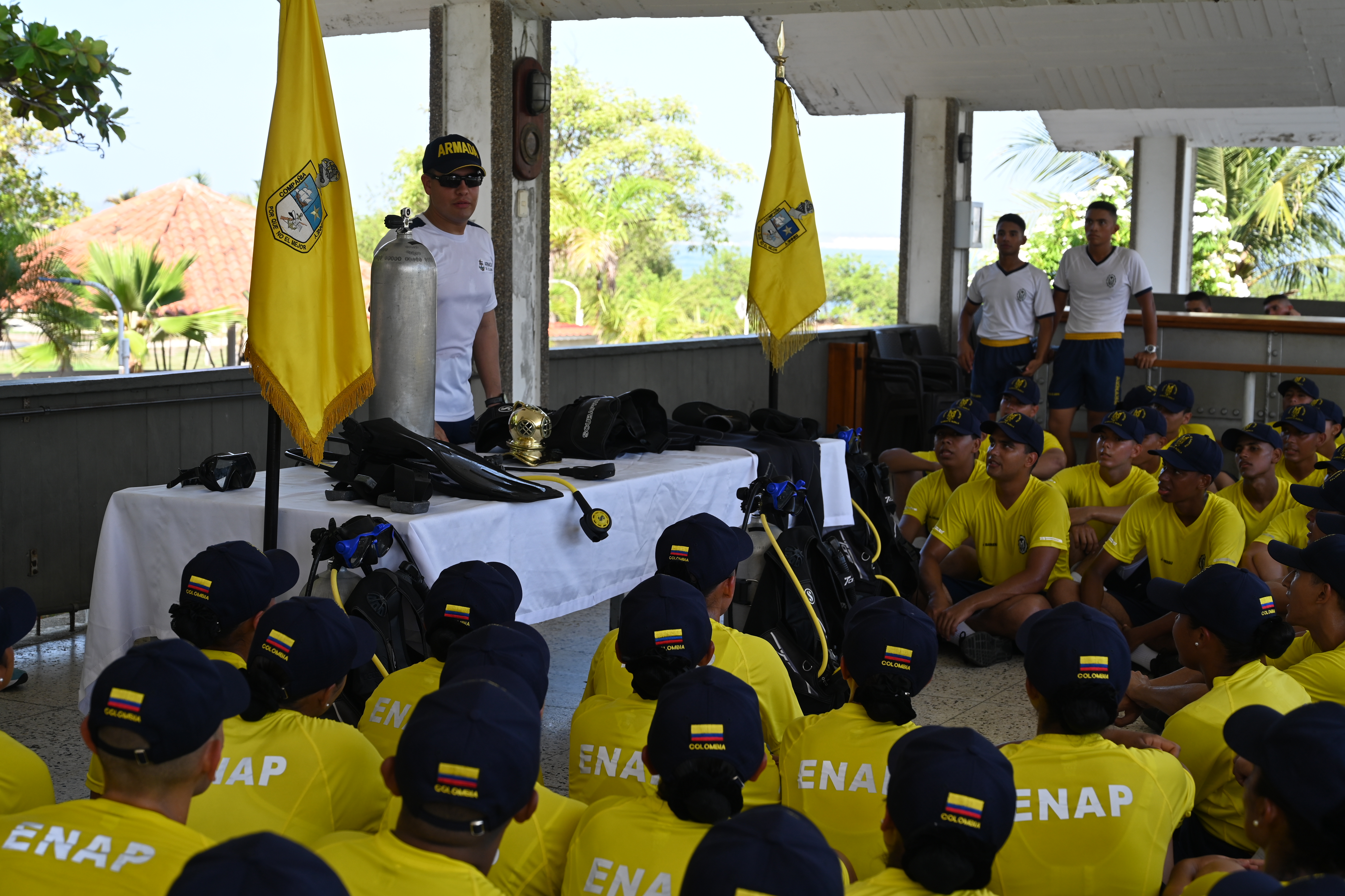 Instrucción básica equipos de buceo